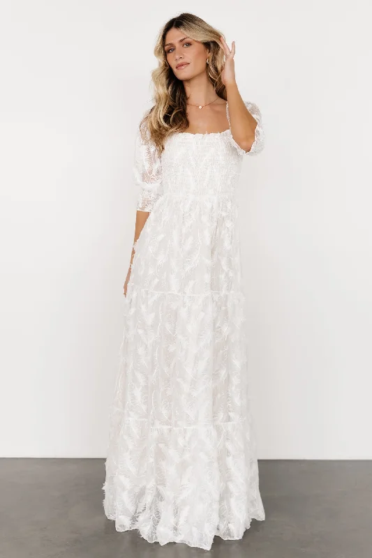 Iconic women’s outfits that never go out of style Paloma Smocked Feather Maxi Dress | Off White Iconic women’s outfits that never go out of style Paloma Smocked Feather Maxi Dress | Off White